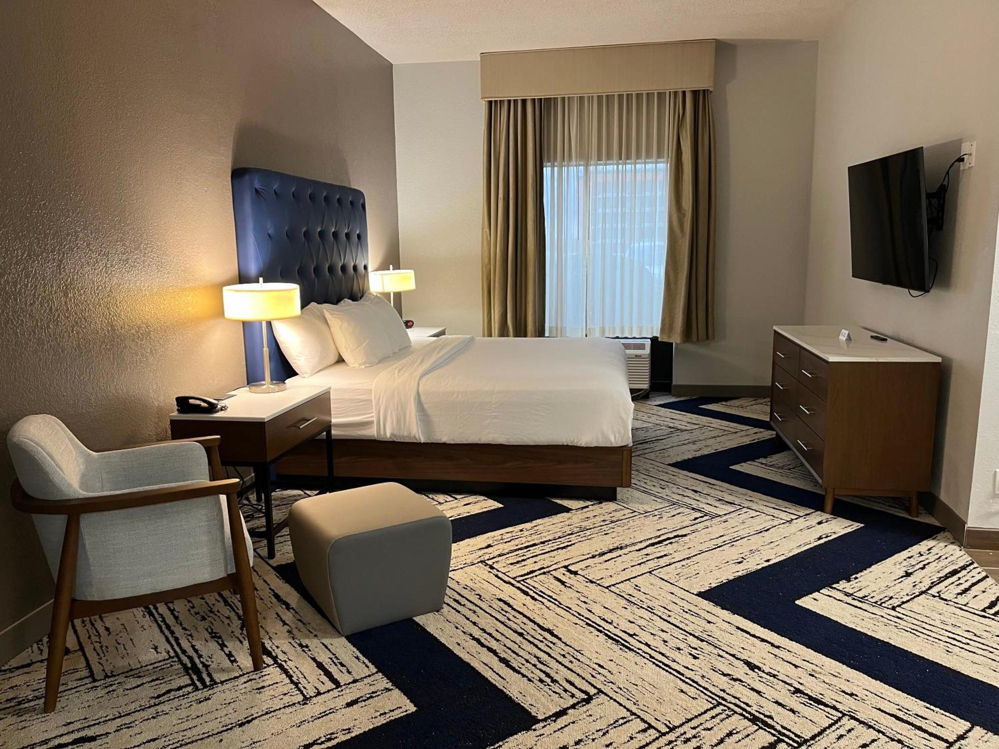 Sky Point Hotel & Suites - Atlanta Airport Exterior photo
